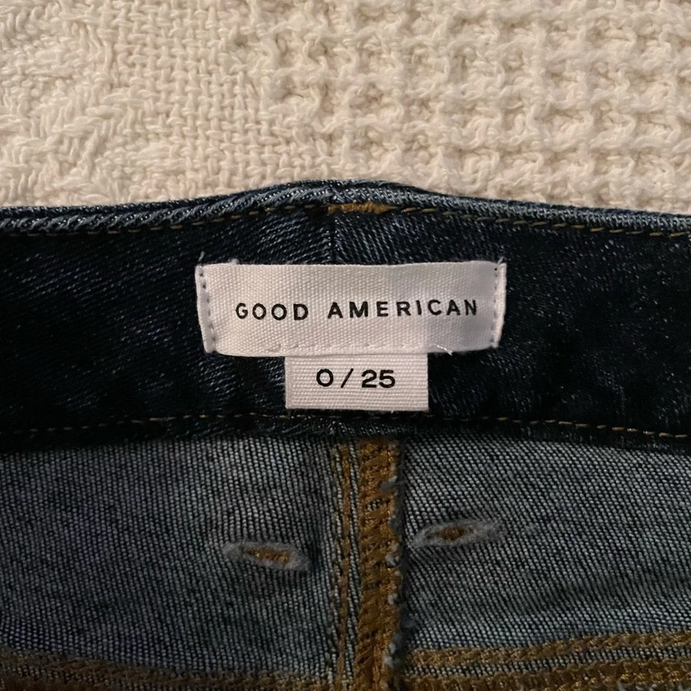 Good American Good Legs Crop Jeans - Picture 3 of 4